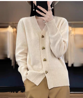 Cardigan élégant à boutons cœur – Blanc