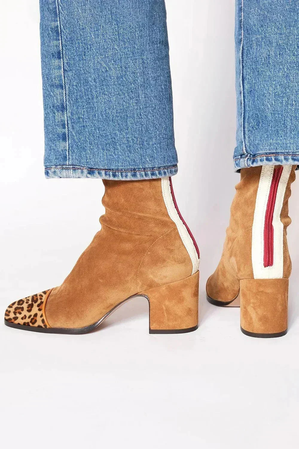 Bottines Ajustées à Bout Carré – Crème