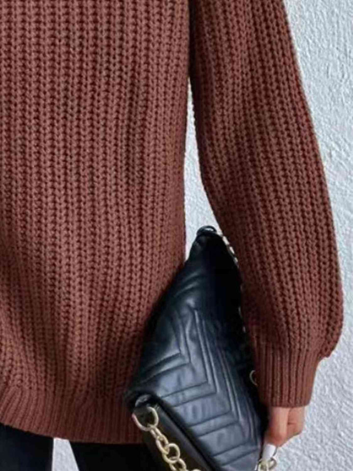 Gerippter Pullover mit Schlitz und Rollkragen