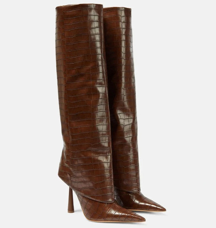 Hohe Damenstiefel mit spitzer Zehenpartie