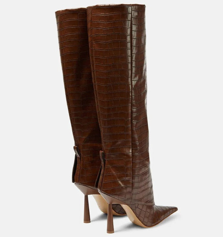 Hohe Damenstiefel mit spitzer Zehenpartie