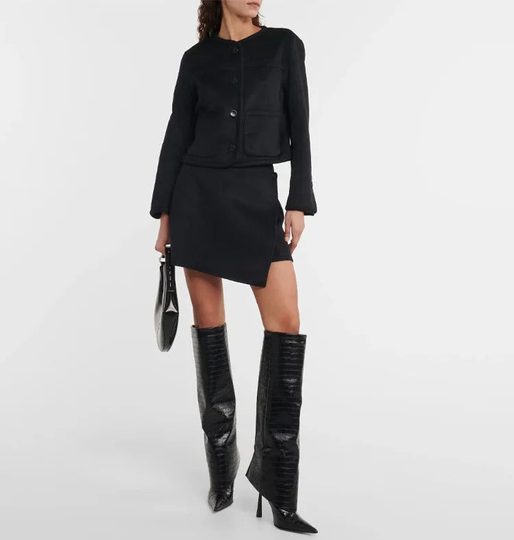 Hohe Damenstiefel mit spitzer Zehenpartie