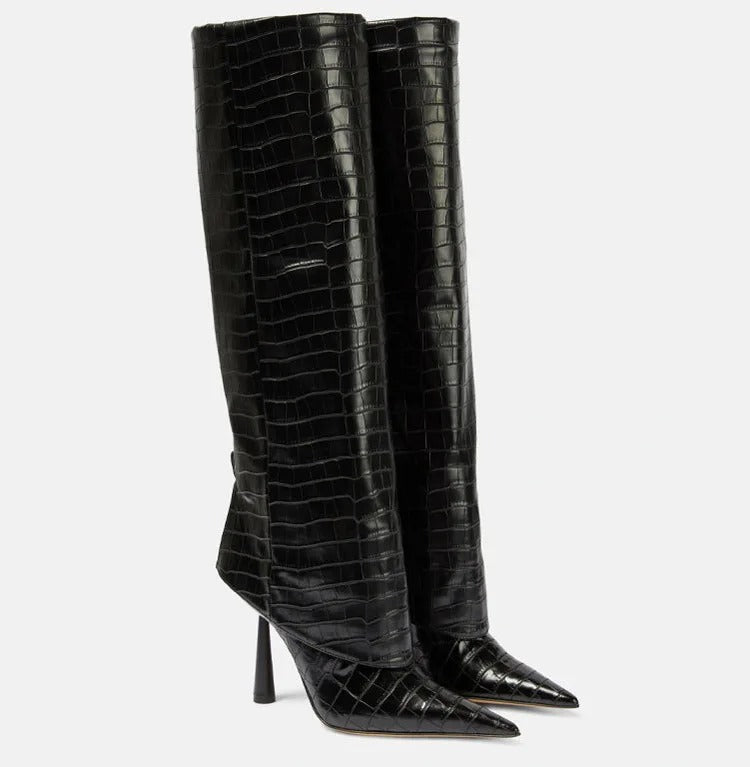 Hohe Damenstiefel mit spitzer Zehenpartie