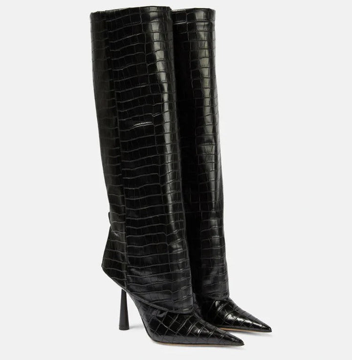Hohe Damenstiefel mit spitzer Zehenpartie