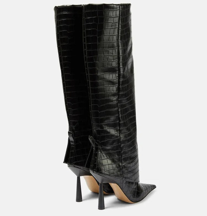 Hohe Damenstiefel mit spitzer Zehenpartie