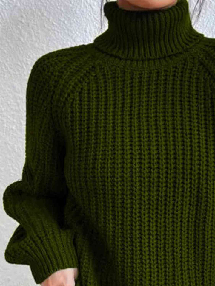 Gerippter Pullover mit Schlitz und Rollkragen