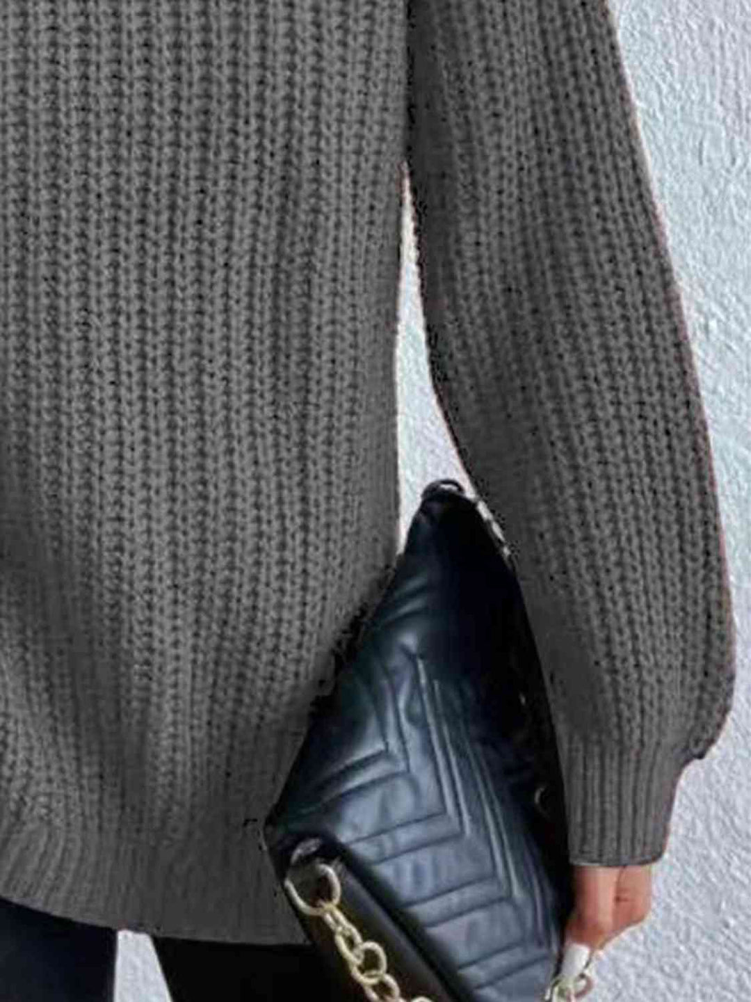 Gerippter Pullover mit Schlitz und Rollkragen