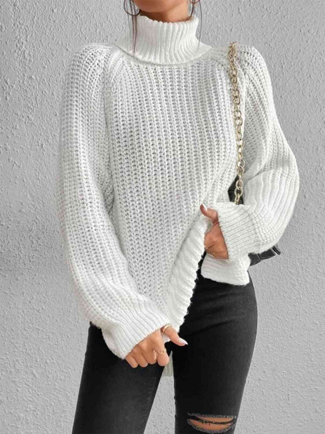 Gerippter Pullover mit Schlitz und Rollkragen