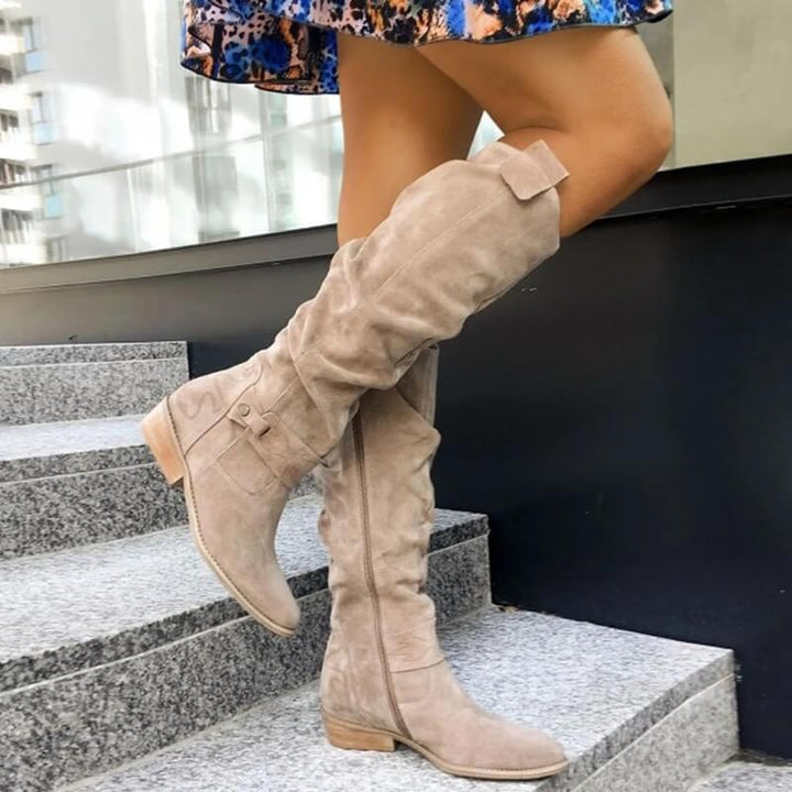 Stiefel aus Velourslederimitat mit gerafftem Schaft und Knöchelriemen