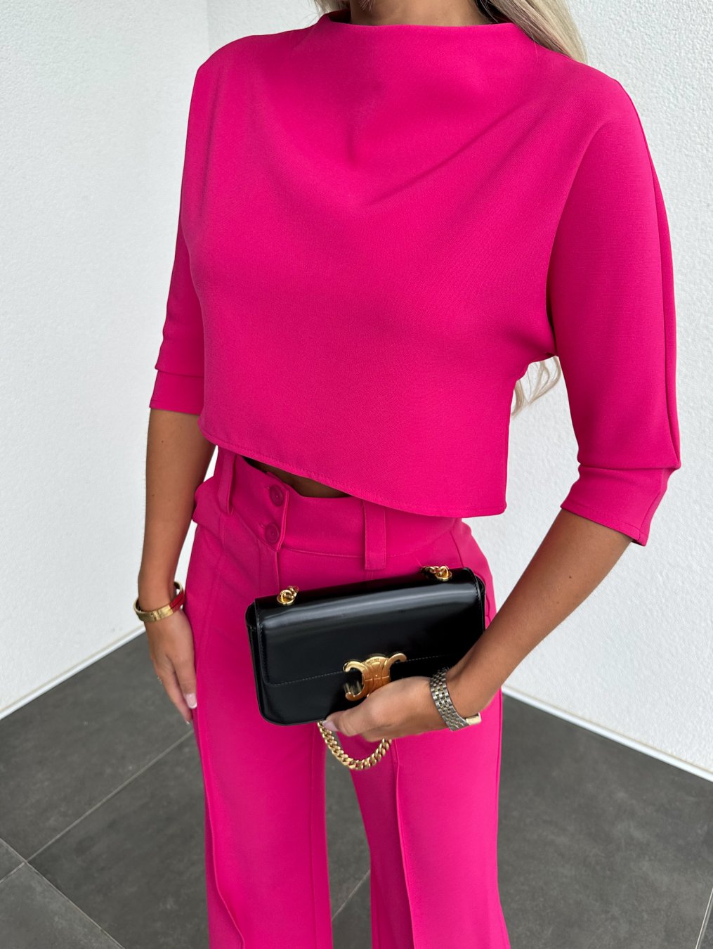 Set aus ausgestellter Hose und kurzem Oberteil