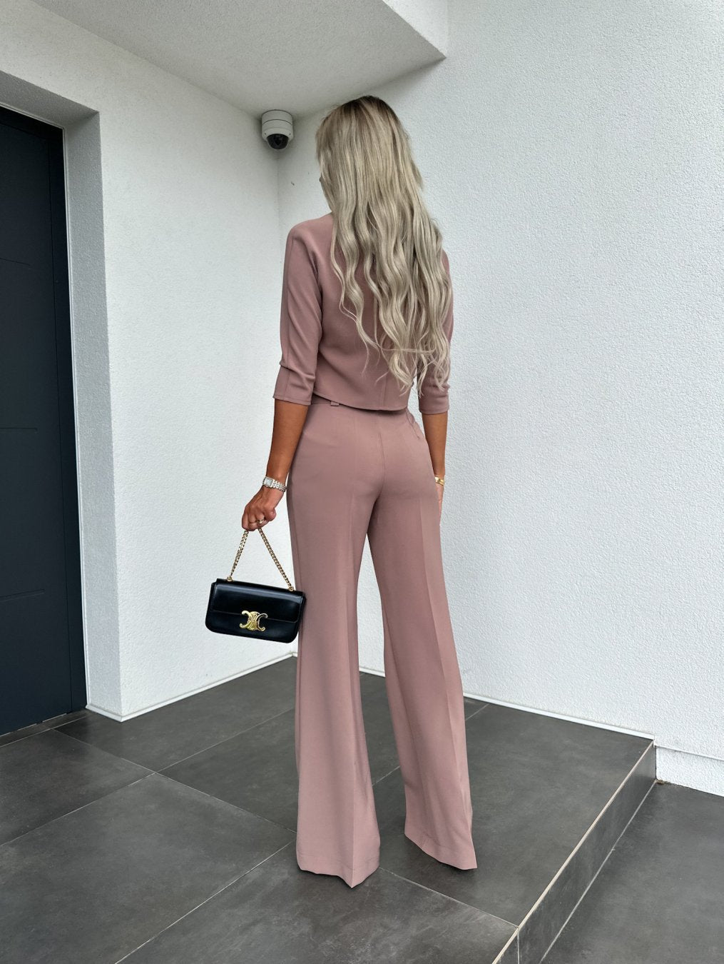 Set aus ausgestellter Hose und kurzem Oberteil