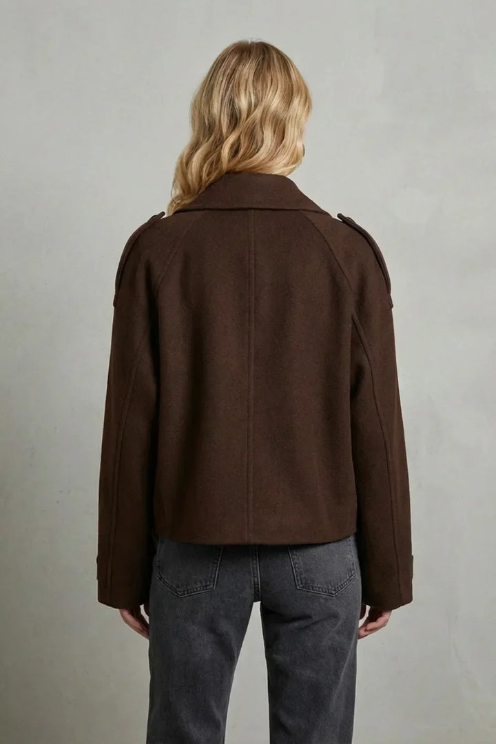Manteau Court et Structuré
