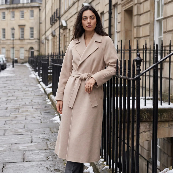 Manteau long élégant à nouer