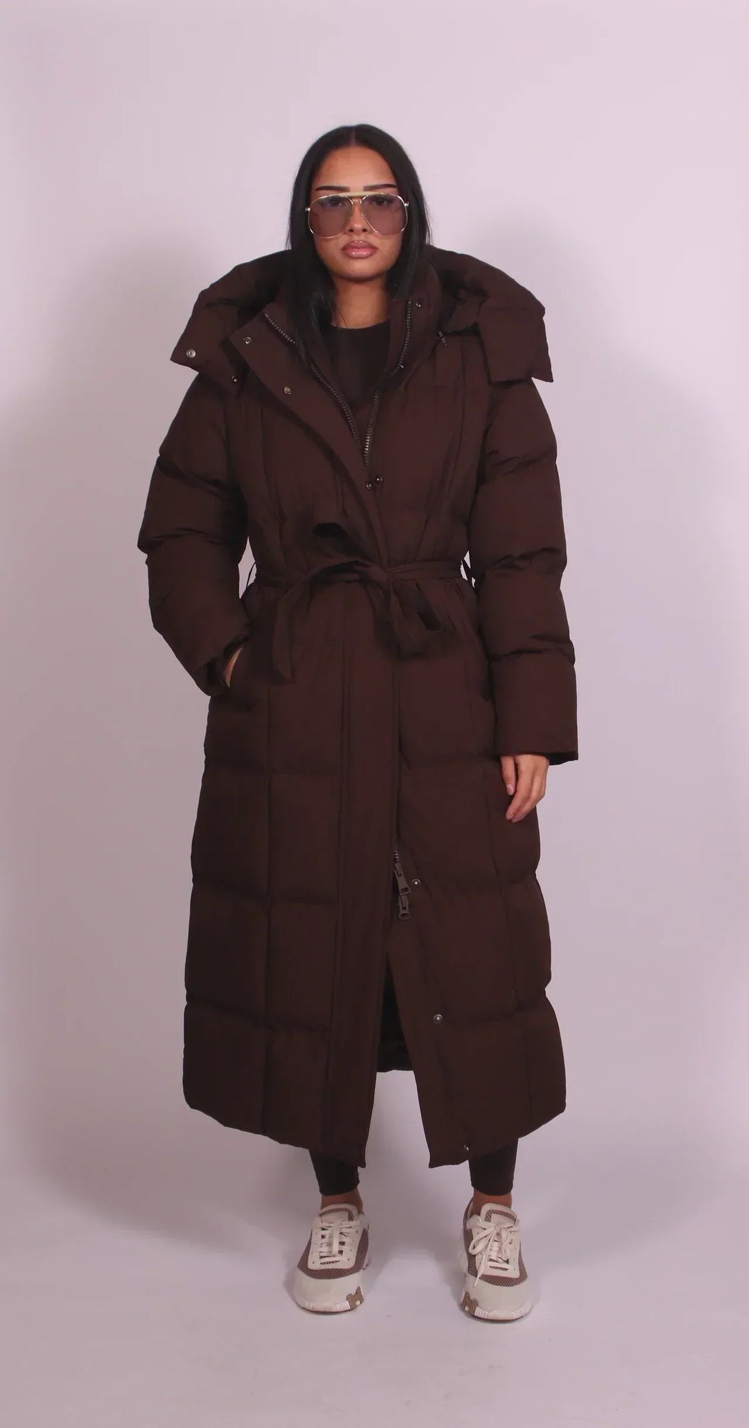 Manteau Long Enveloppant à Capuche – Marron
