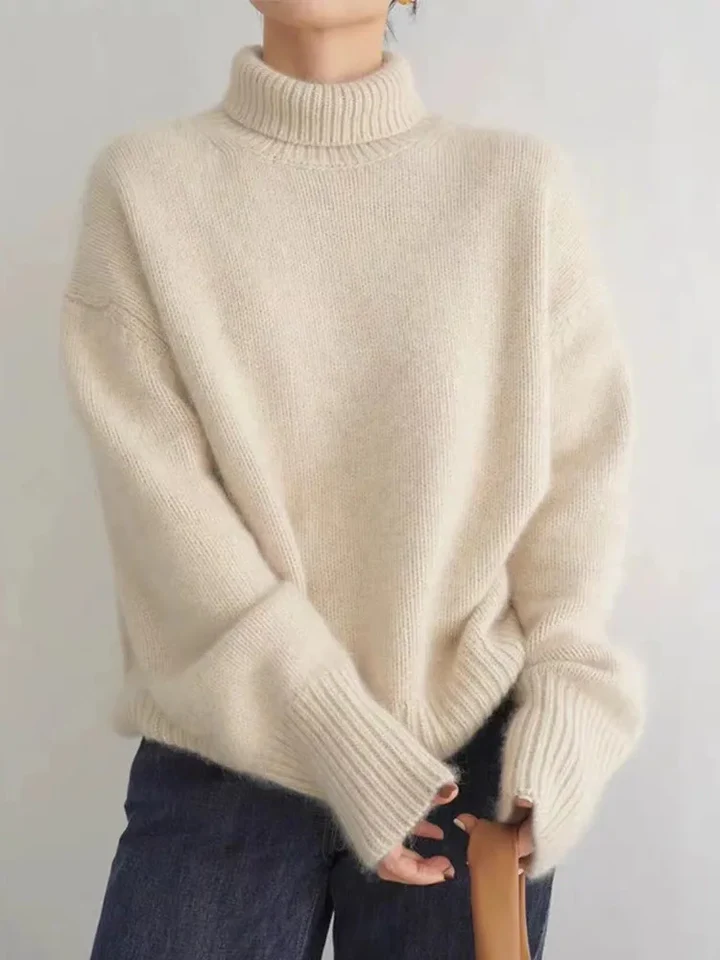 Pull Enveloppant à Col Roulé – Beige