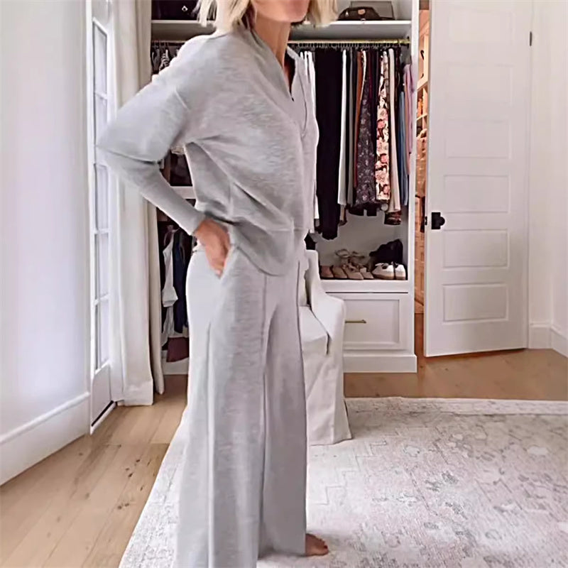 Set mit V-Ausschnitt und weiter Hose