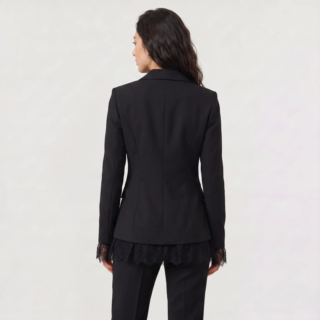 Veste cintrée à détails raffinés